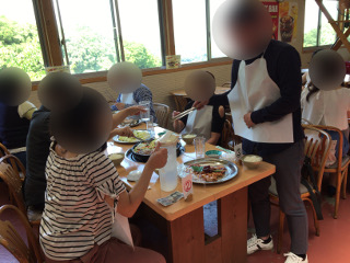 群馬ｻﾌｧﾘﾊﾟｰｸ昼食中