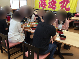 婚活バスツアー・食事風景