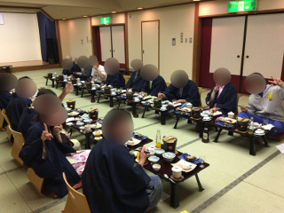 宴会場にて